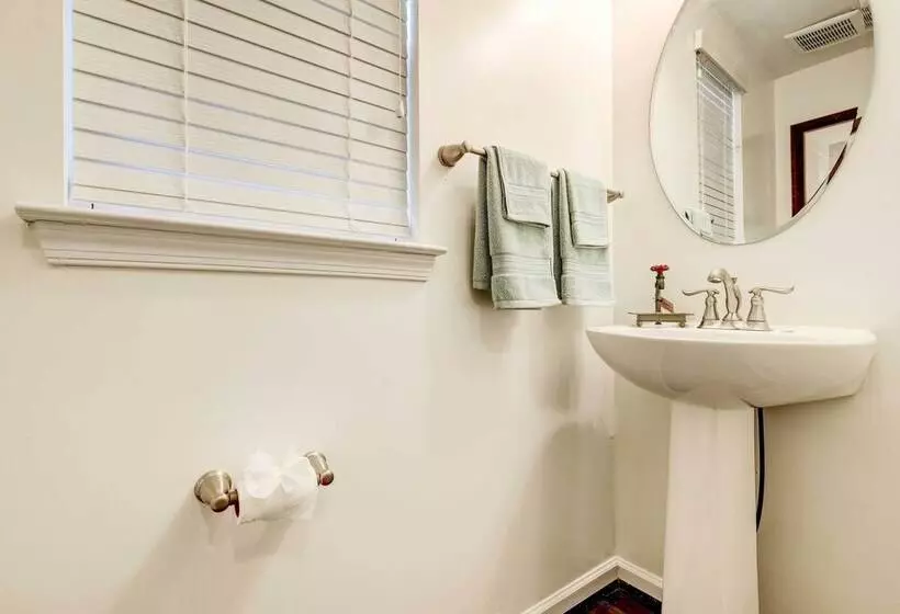 Game Room + Gym: Downtown Dc Home!