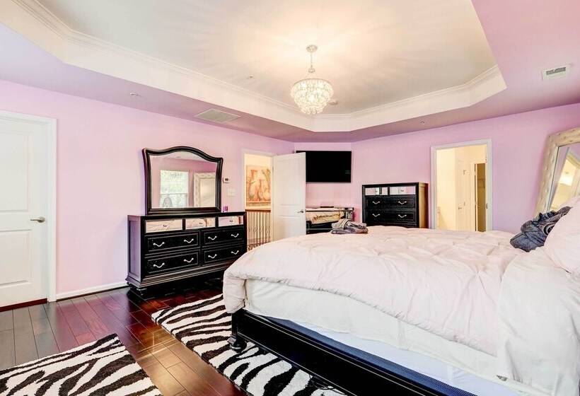 Game Room + Gym: Downtown Dc Home!