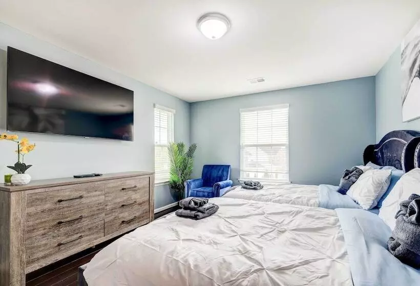 Game Room + Gym: Downtown Dc Home!