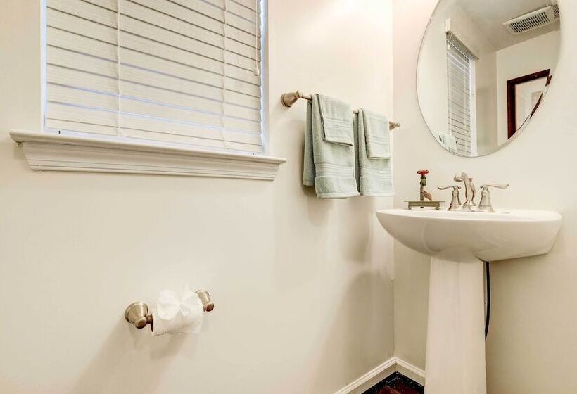 Game Room + Gym: Downtown Dc Home!