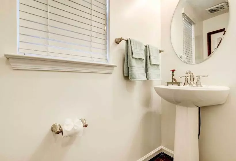 Game Room + Gym: Downtown Dc Home!