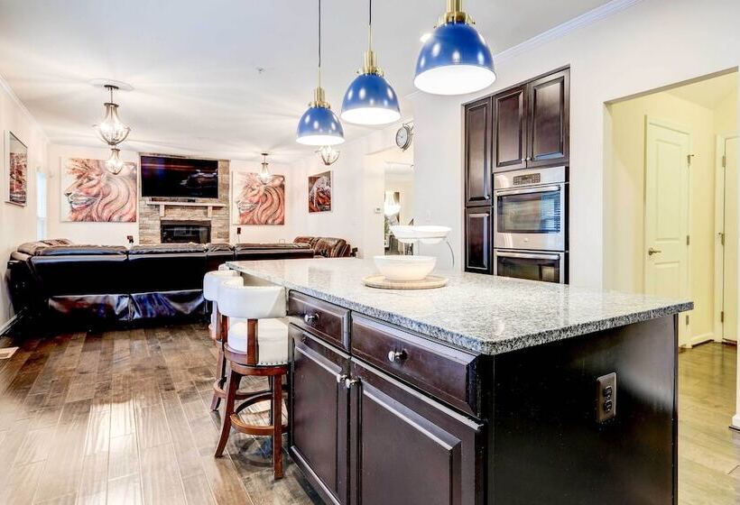 Game Room + Gym: Downtown Dc Home!