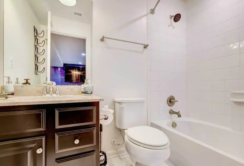 Game Room + Gym: Downtown Dc Home!