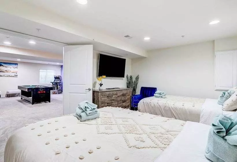 Game Room + Gym: Downtown Dc Home!