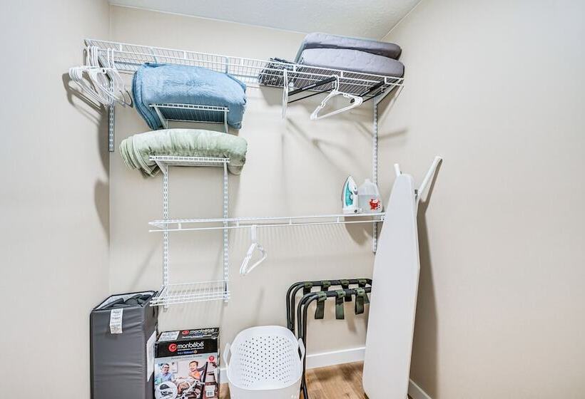 Fort Myers Beach House   1 Block To The Sand!