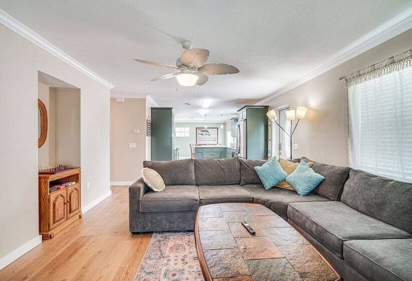 Fort Myers Beach House   1 Block To The Sand!