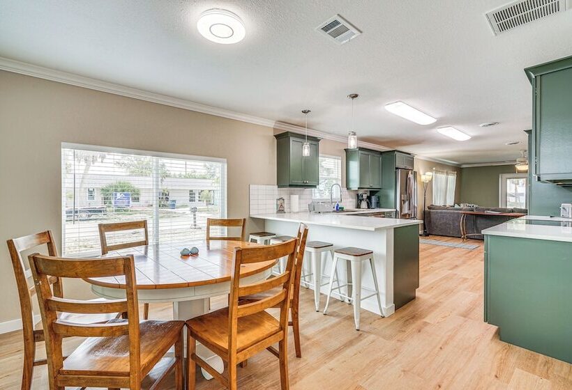 Fort Myers Beach House   1 Block To The Sand!