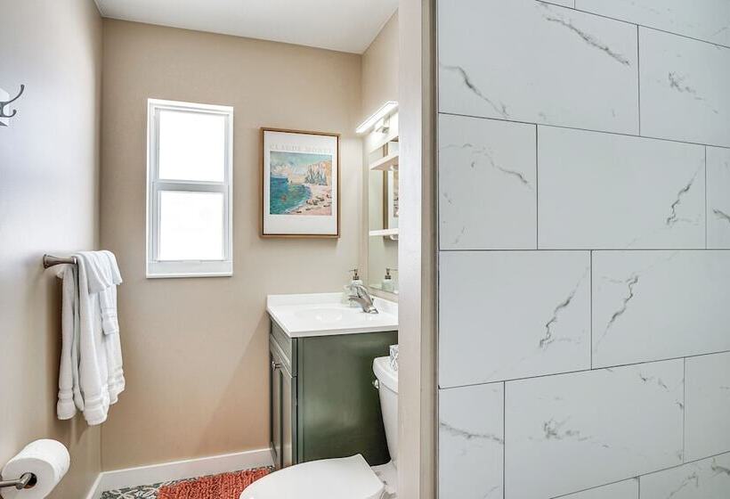 Fort Myers Beach House   1 Block To The Sand!