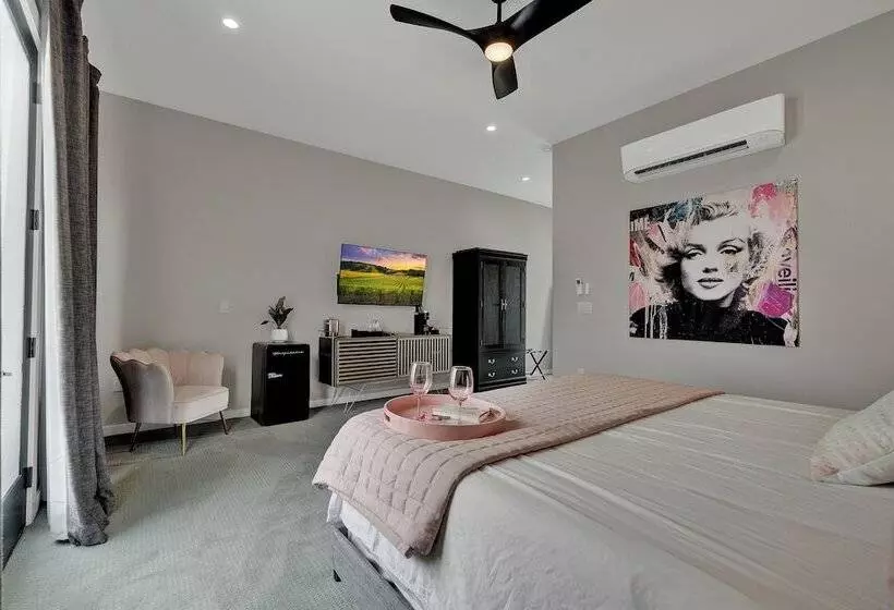 The Bentley Hotel   Coco Chanel Room   Pool View