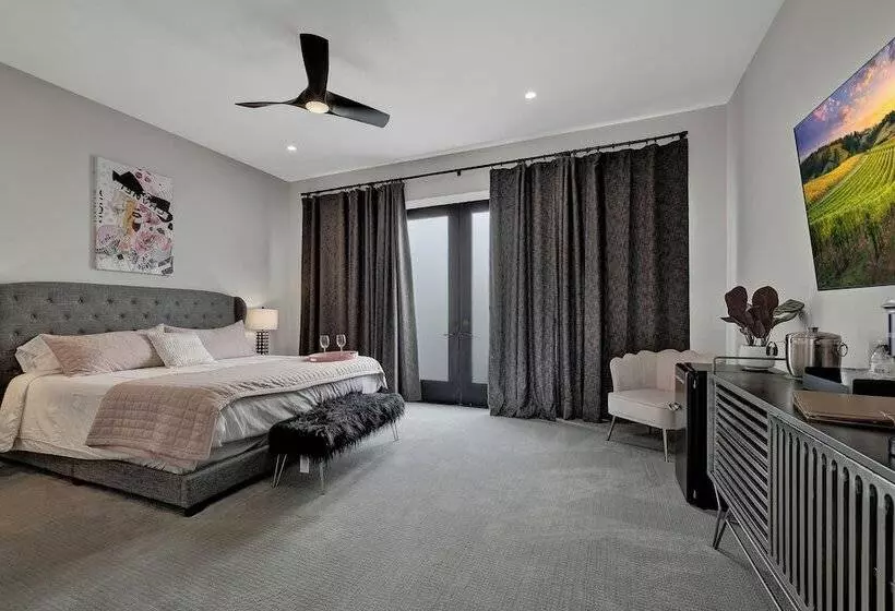 The Bentley Hotel   Coco Chanel Room   Pool View