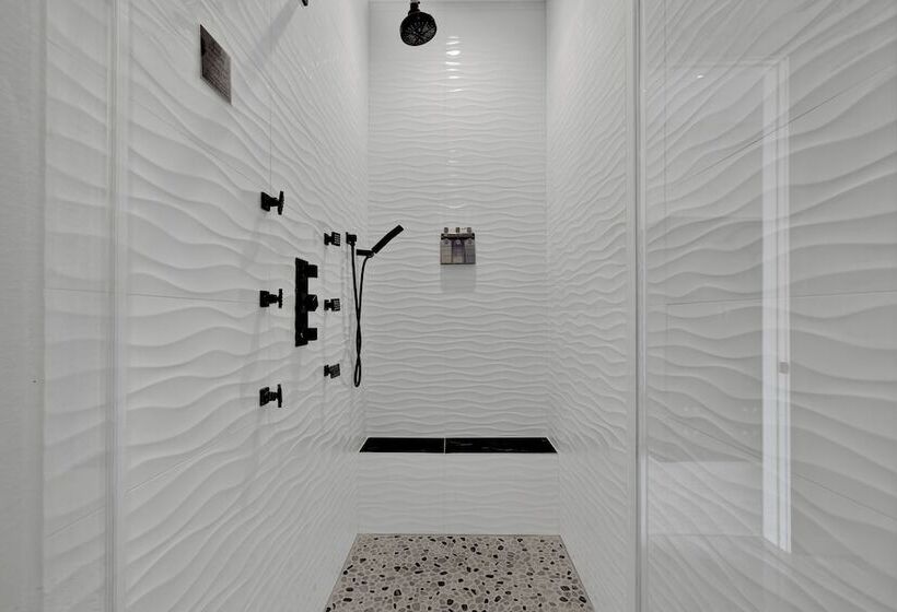 The Bentley Hotel   Coco Chanel Room   Pool View