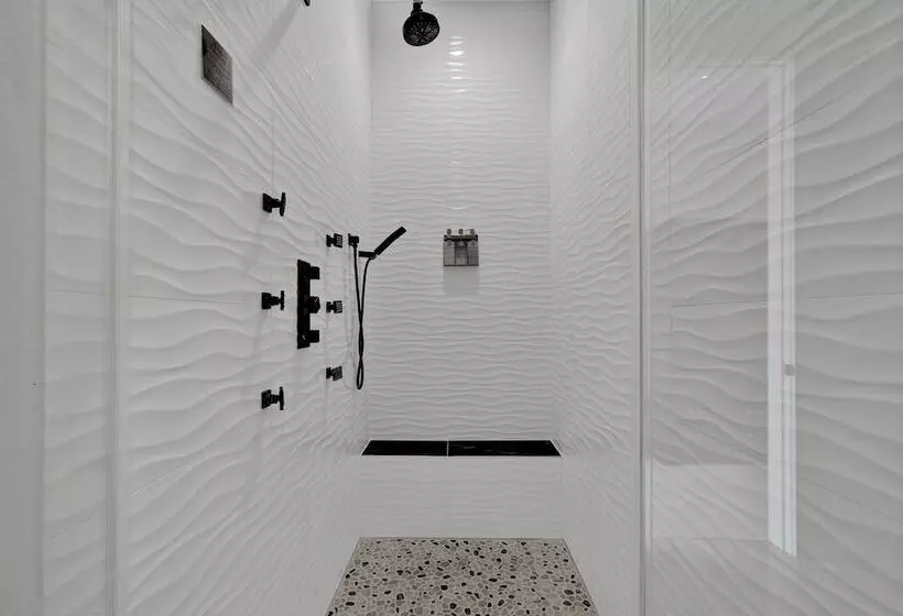 The Bentley Hotel   Coco Chanel Room   Pool View