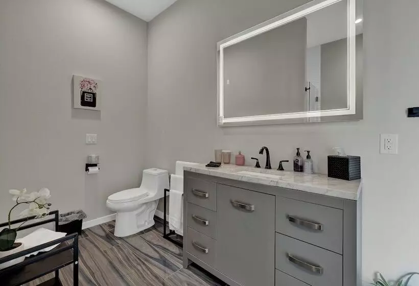 The Bentley Hotel   Coco Chanel Room   Pool View