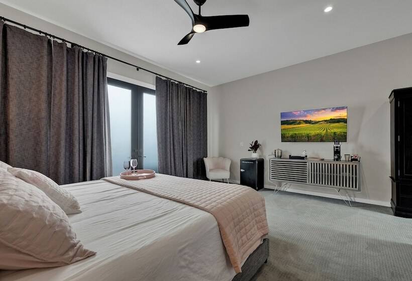 The Bentley Hotel   Coco Chanel Room   Pool View