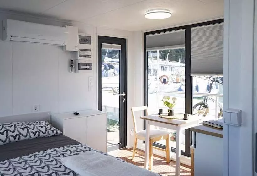 هتل Almalo Floating House   Casa Galleggiante