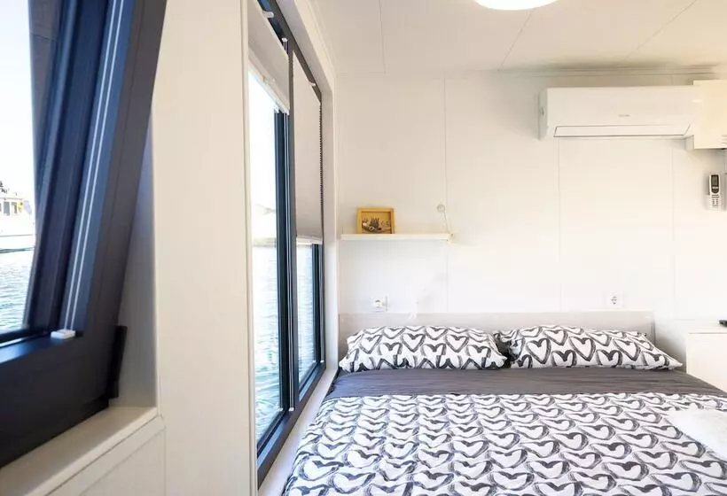 هتل Almalo Floating House   Casa Galleggiante