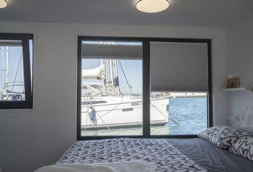 هتل Almalo Floating House   Casa Galleggiante