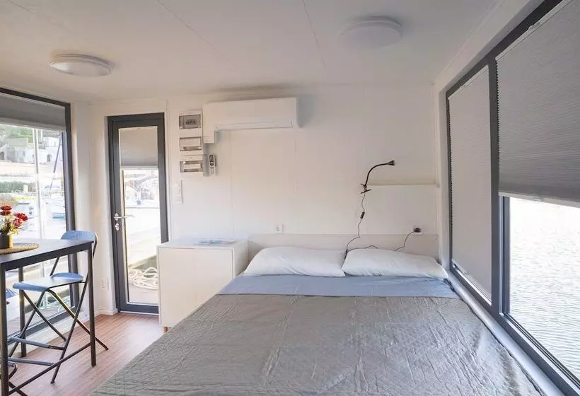 هتل Almalo Floating House   Casa Galleggiante