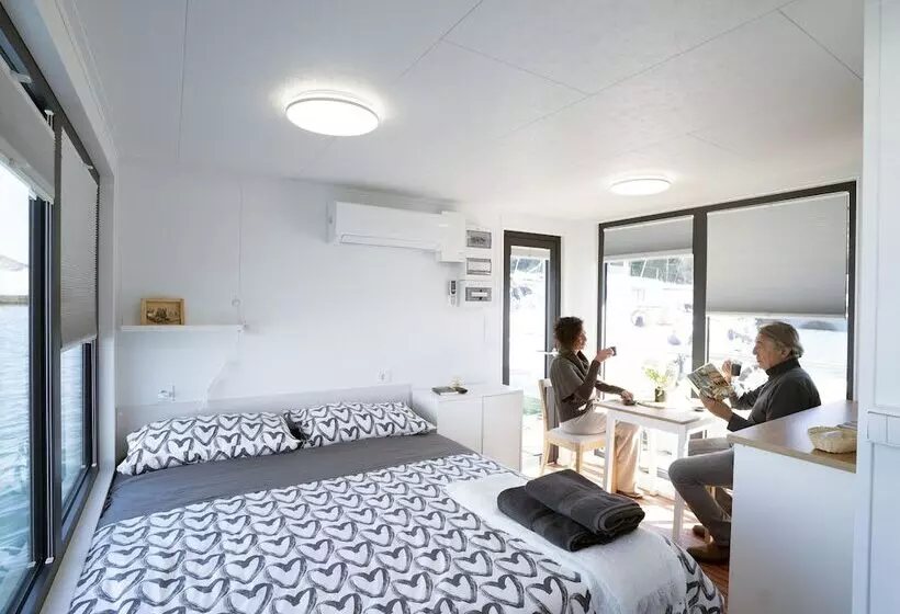 هتل Almalo Floating House   Casa Galleggiante