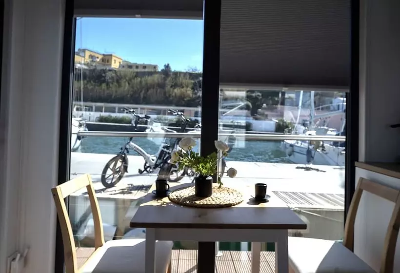 هتل Almalo Floating House   Casa Galleggiante