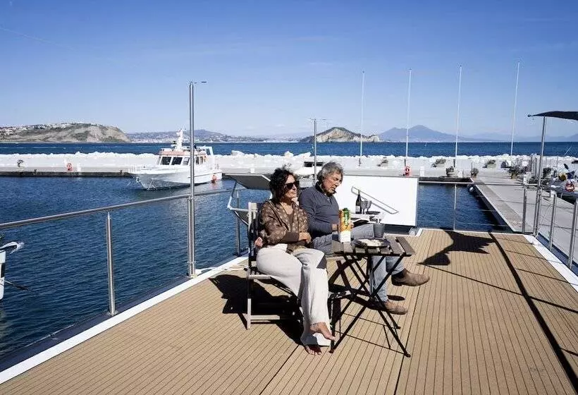 هتل Almalo Floating House   Casa Galleggiante