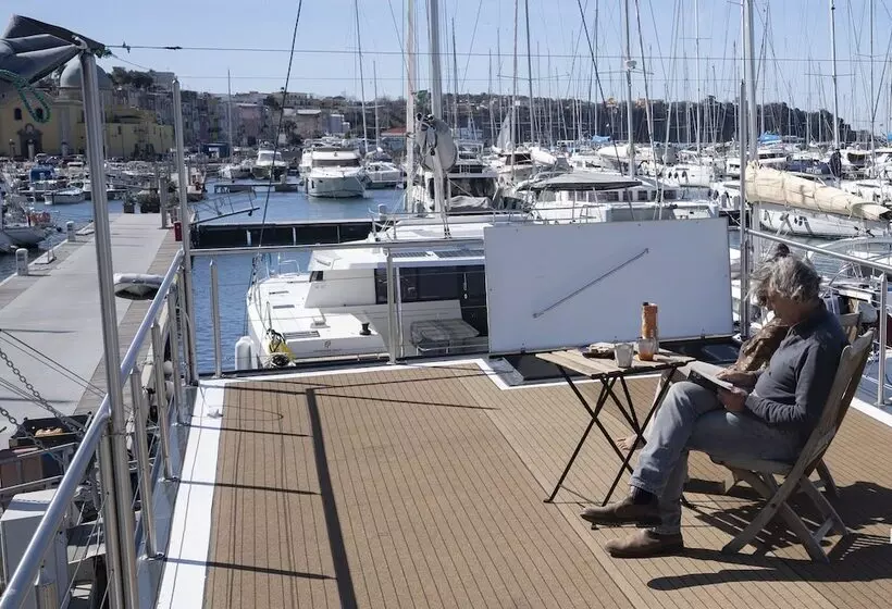 هتل Almalo Floating House   Casa Galleggiante