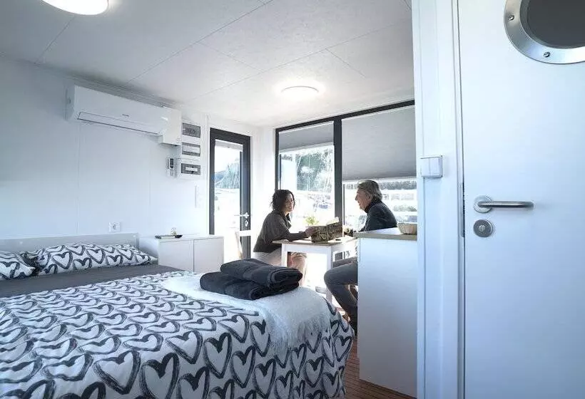 هتل Almalo Floating House   Casa Galleggiante