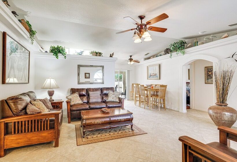 Lake Havasu Home W/ Hot Tub, Grill & Fire Pit!