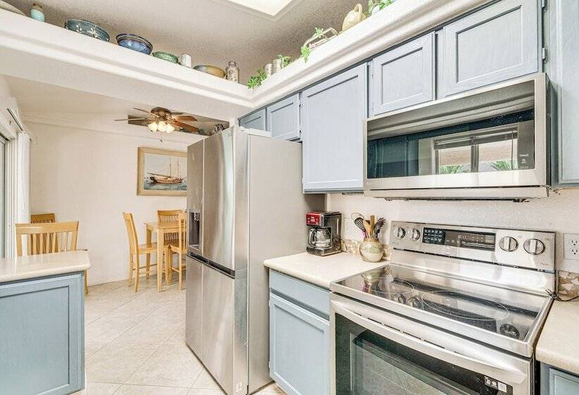 Lake Havasu Home W/ Hot Tub, Grill & Fire Pit!