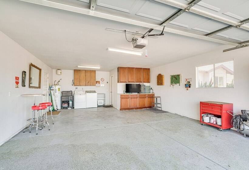 Lake Havasu Home W/ Hot Tub, Grill & Fire Pit!