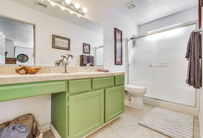 Lake Havasu Home W/ Hot Tub, Grill & Fire Pit!