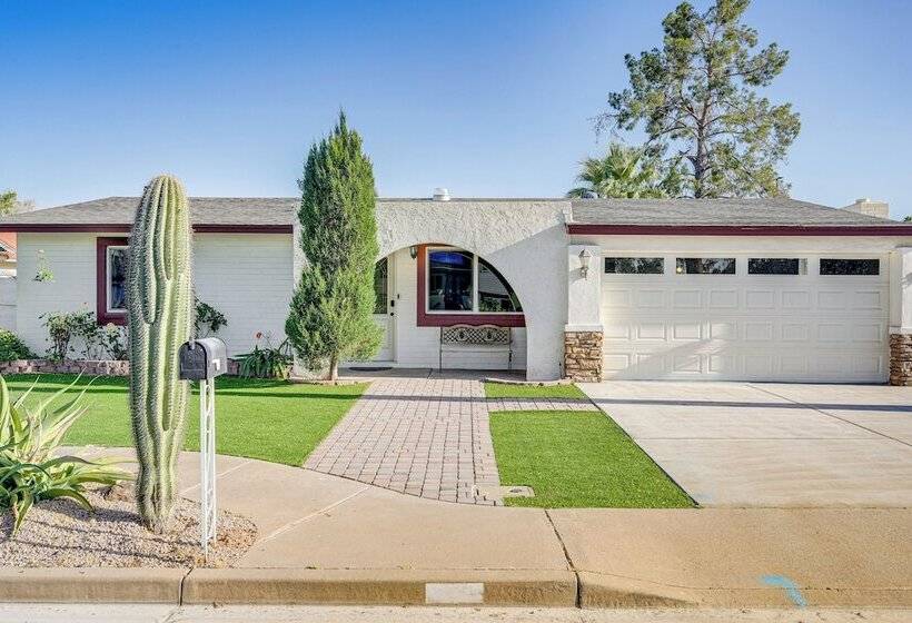 Mesa Home W/ Community Pools: Pets Welcome!