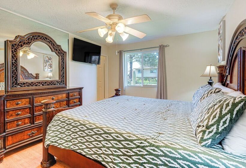 Mesa Home W/ Community Pools: Pets Welcome!