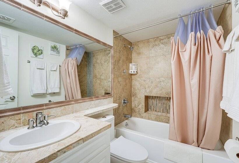 Mesa Home W/ Community Pools: Pets Welcome!