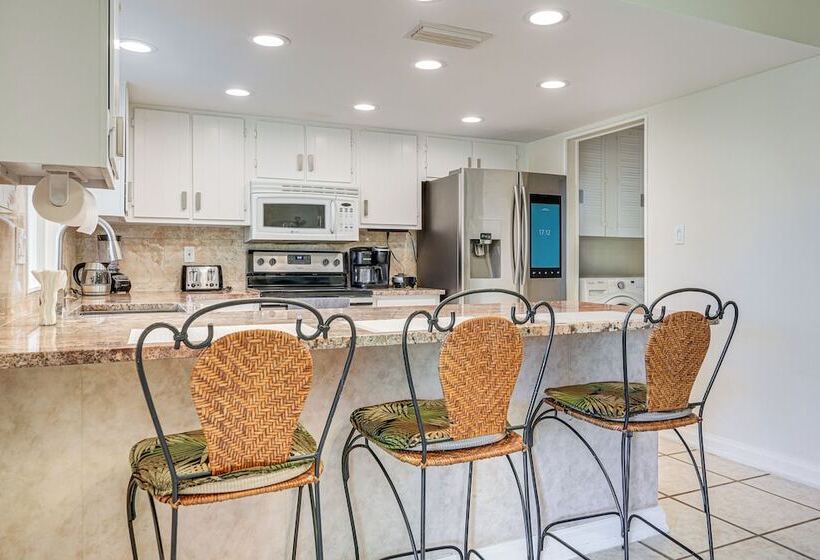 Mesa Home W/ Community Pools: Pets Welcome!