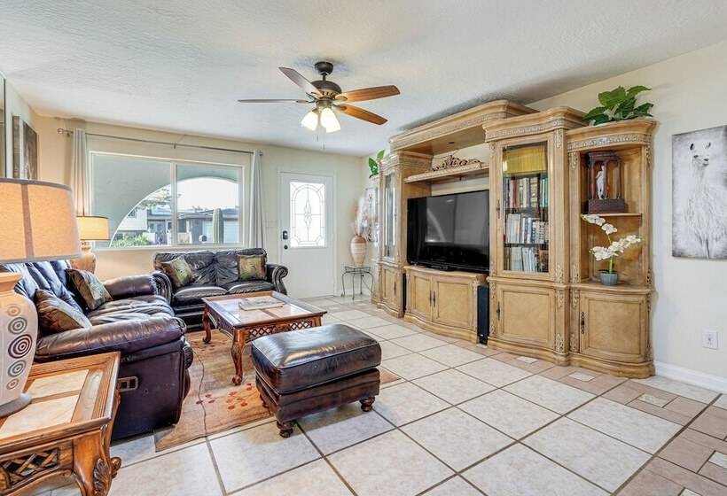 Mesa Home W/ Community Pools: Pets Welcome!