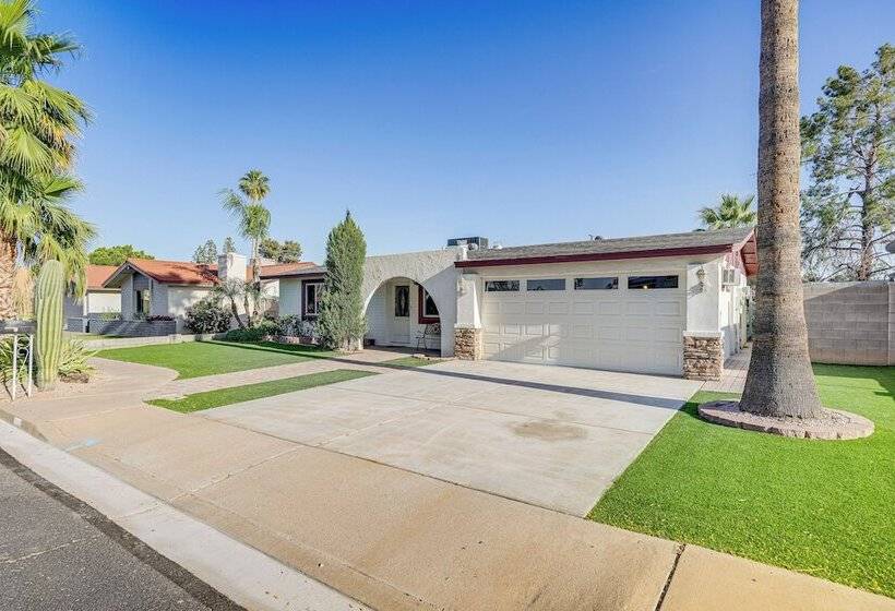 Mesa Home W/ Community Pools: Pets Welcome!