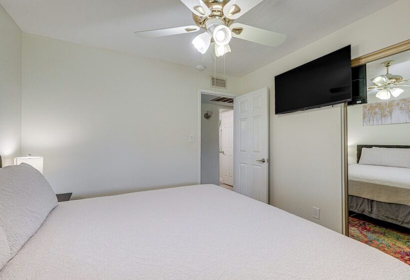 Mesa Home W/ Community Pools: Pets Welcome!