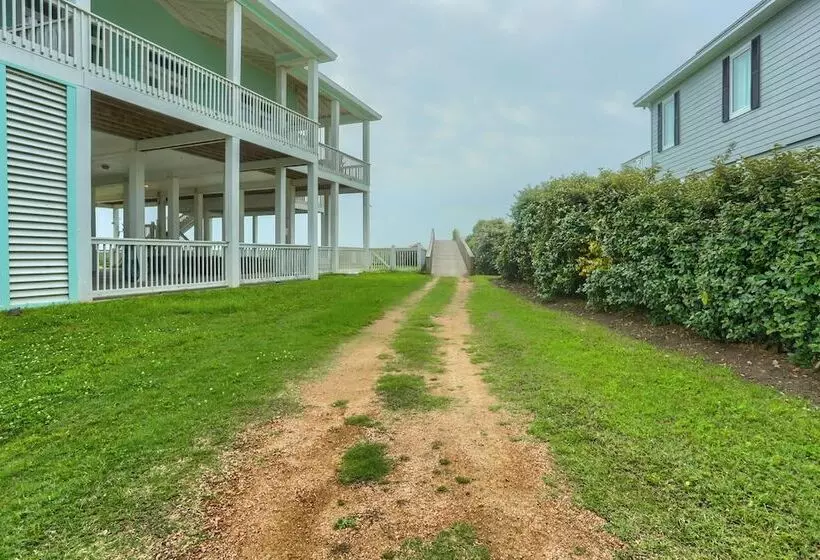 Modern Bolivar Beach House W/ Deck: Steps To Sand!