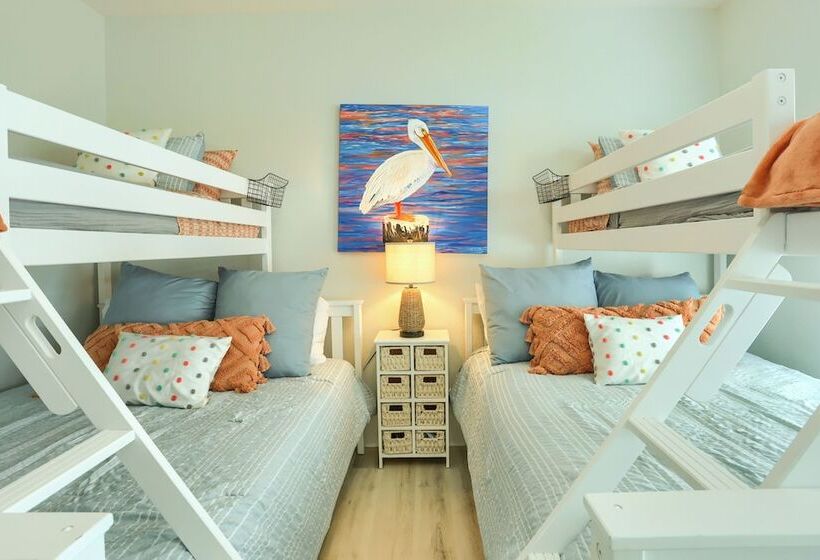 Modern Bolivar Beach House W/ Deck: Steps To Sand!