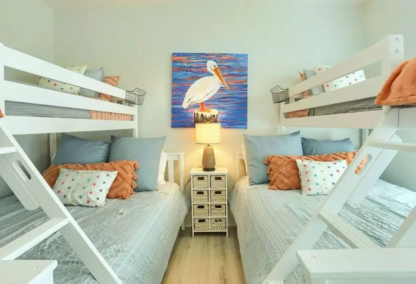 Modern Bolivar Beach House W/ Deck: Steps To Sand!