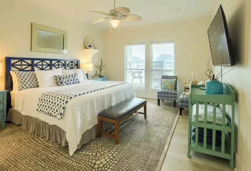 Modern Bolivar Beach House W/ Deck: Steps To Sand!