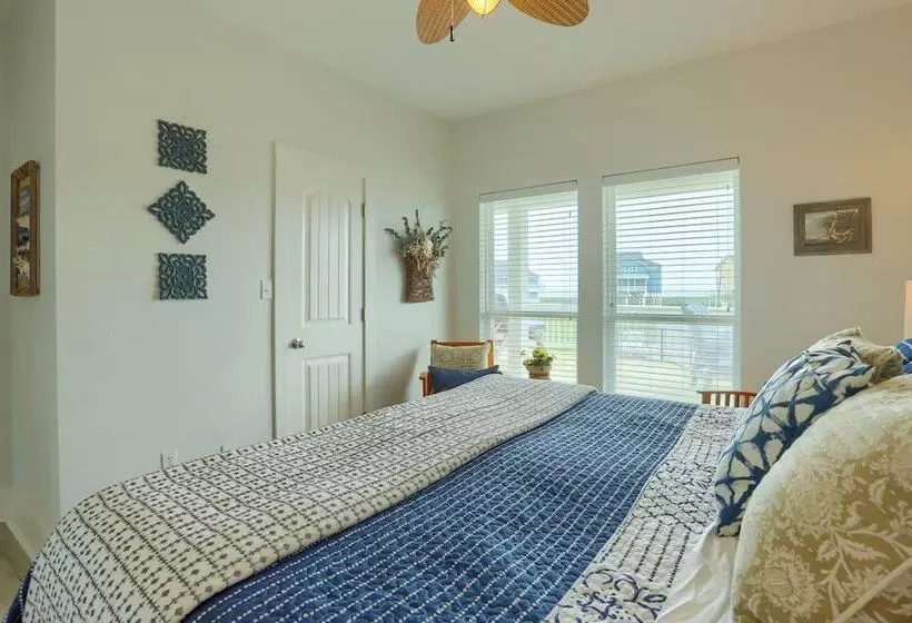 Modern Bolivar Beach House W/ Deck: Steps To Sand!