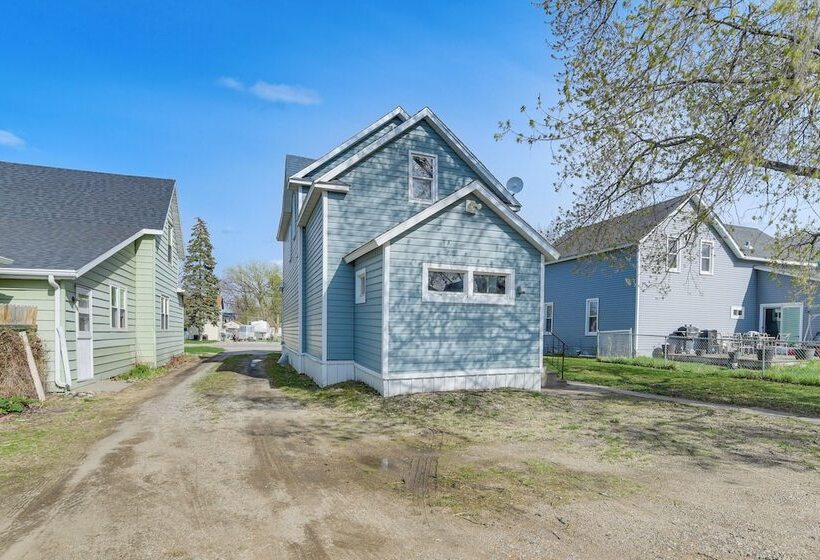 Modern Casselton Vacation Rental: 22 Mi To Fargo!