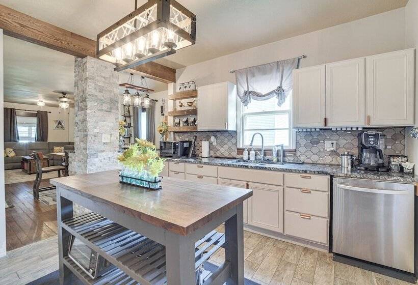 Modern Casselton Vacation Rental: 22 Mi To Fargo!