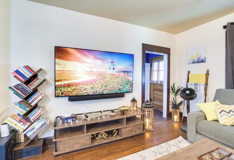 Modern Casselton Vacation Rental: 22 Mi To Fargo!