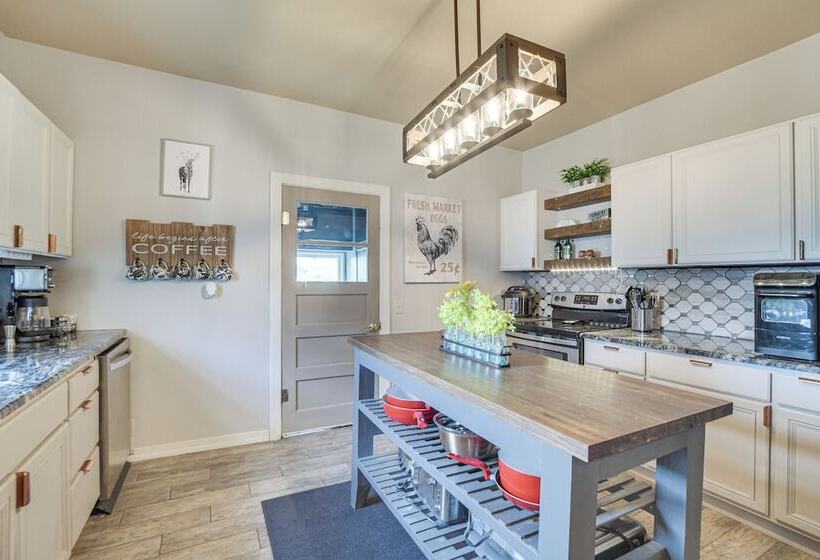 Modern Casselton Vacation Rental: 22 Mi To Fargo!