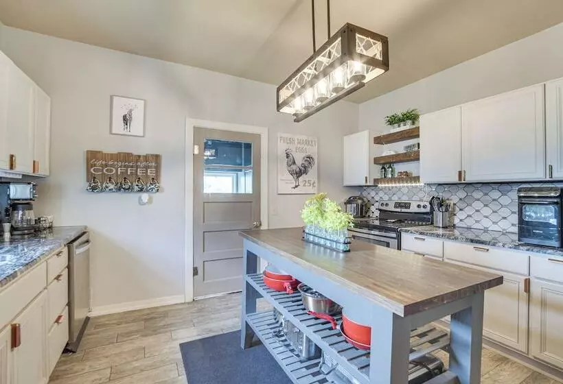 Modern Casselton Vacation Rental: 22 Mi To Fargo!