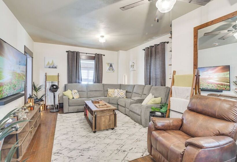 Modern Casselton Vacation Rental: 22 Mi To Fargo!
