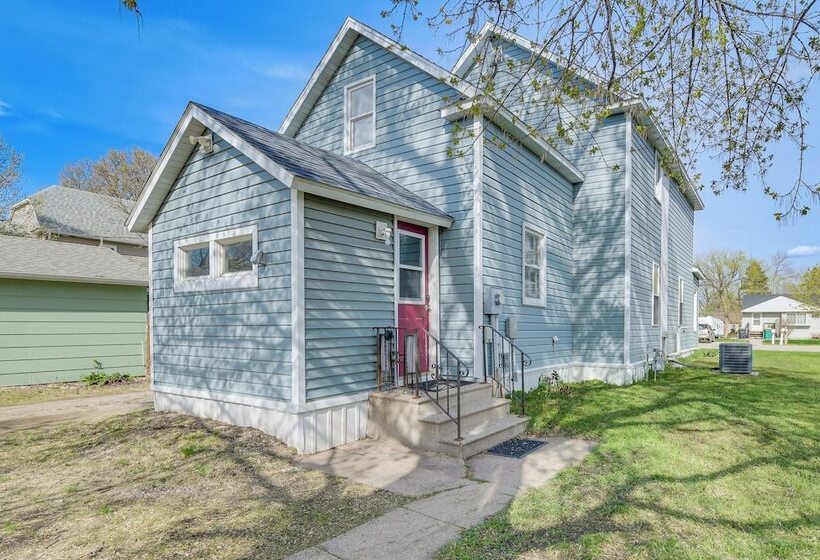 Modern Casselton Vacation Rental: 22 Mi To Fargo!